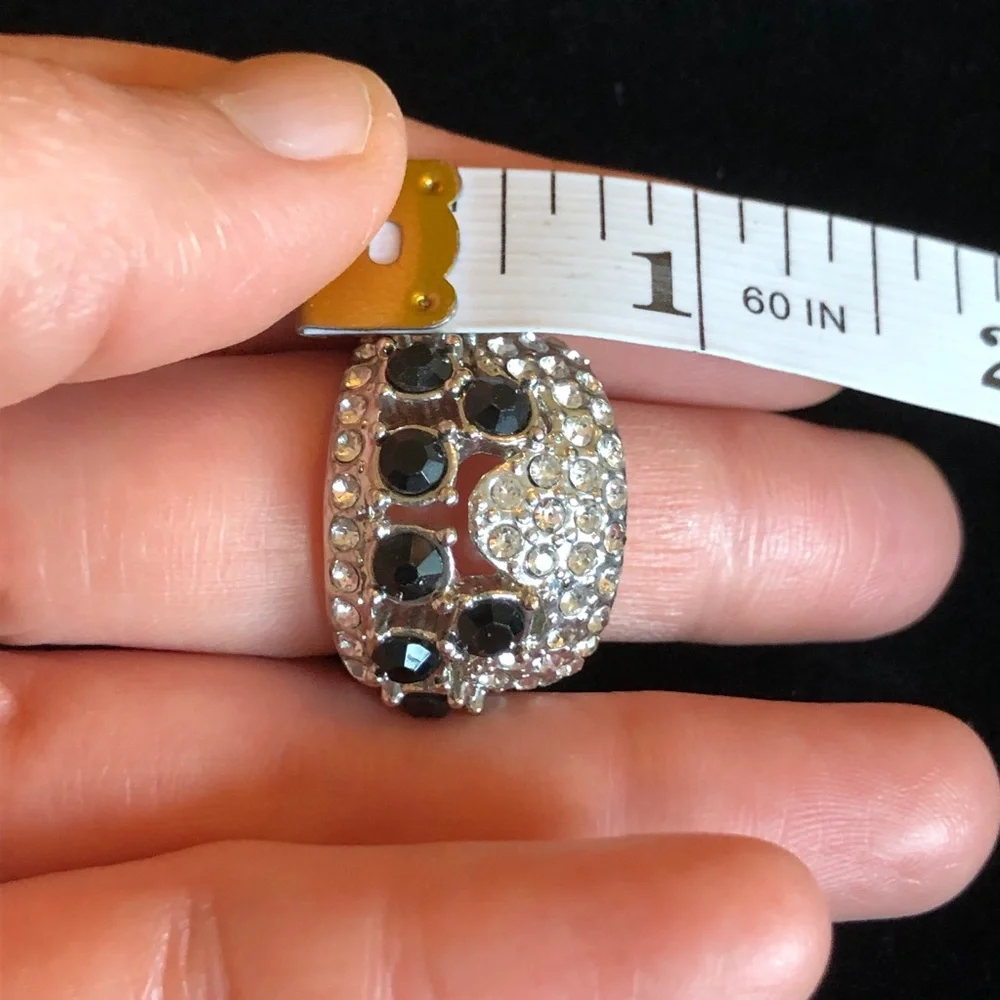 Elegant Silver and Black Rhinestone Women's Ring
